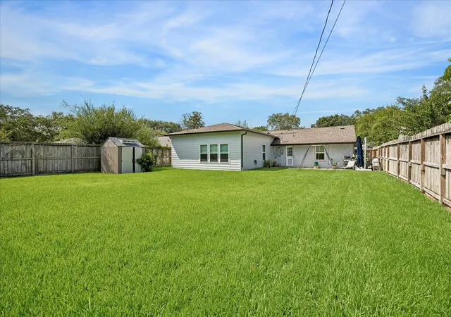 5th image of 5417 Nina Lee Ln, Houston, TX 77092 | MLS# 48166237