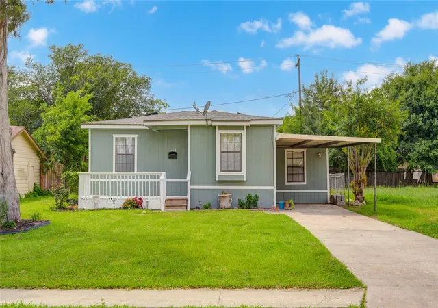 1st image of 127 Huisache St, Lake Jackson, TX 77566 | MLS# 69597400