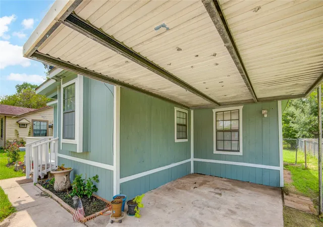 4th image of 127 Huisache St, Lake Jackson, TX 77566 | MLS# 69597400