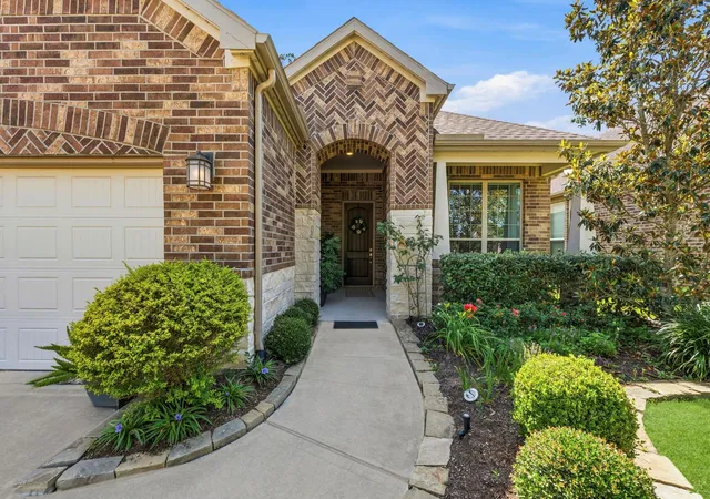 Homes for sale in The Woodlands, TX | 217 Percheron Dr, The Woodlands, TX 77382 | MLS# 39108733