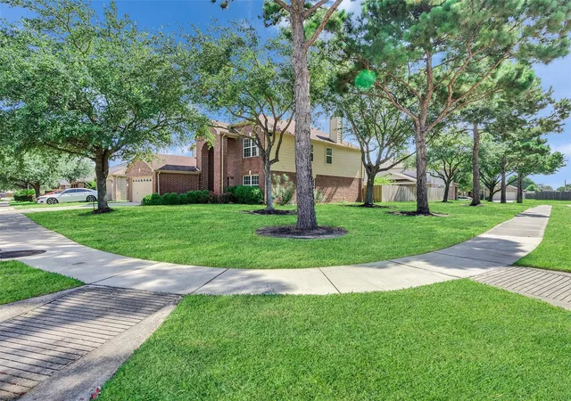Photo 3 of Single family home for sale at 6902 Oleander Grv Way, Houston, TX 77049 | MLS# 89084395 | Listing updated on 2026-09-09
