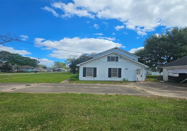 Homes for sale in Sour Lake, TX | 565 W Hartel St, Sour Lake, TX 77659 | MLS# 25276767