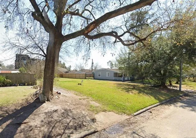 Photo 2 of Land for sale at 2267 Des Jardines St, Houston, TX 77023 | MLS# 98343754 | Listing updated on 2026-06-24