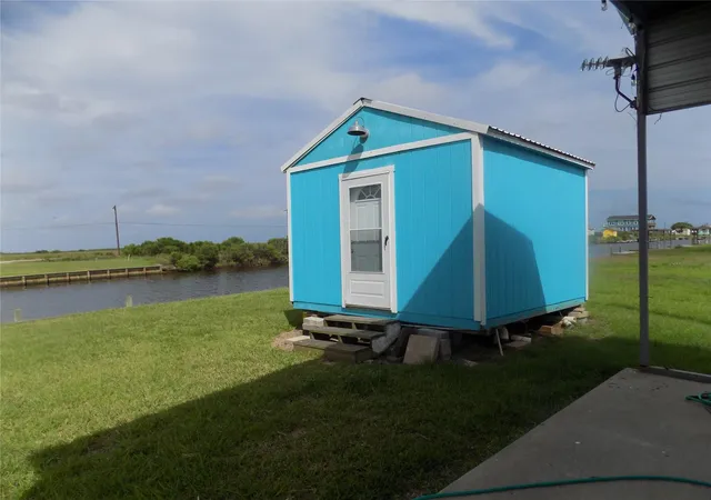 4th image of 299 Cr 299, Sargent, TX 77414 | MLS# 38805419