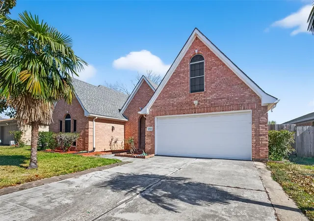 Photo 1 of Single family home for sale at 9927 Glenkirk Dr, Houston, TX 77089 | MLS# 62827246 | Listing updated on 2026-08-28