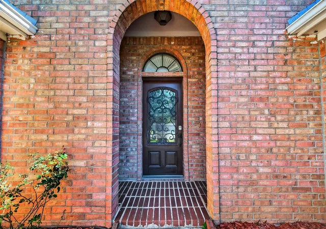 Photo 2 of Single family home for sale at 9927 Glenkirk Dr, Houston, TX 77089 | MLS# 62827246 | Listing updated on 2026-08-28