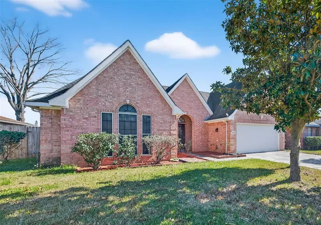 Photo 3 of Single family home for sale at 9927 Glenkirk Dr, Houston, TX 77089 | MLS# 62827246 | Listing updated on 2026-08-28