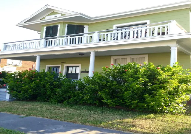 1st image of 915 11th St, Galveston, TX 77550 | MLS# 75078468