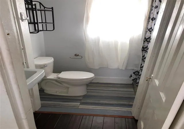 26th image of 915 11th St, Galveston, TX 77550 | MLS# 75078468