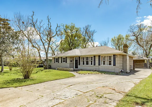 Photo 1 of Single family home for sale at 120 Palm Ln, Lake Jackson, TX 77566 | MLS# 59610243 | Listing updated on 2026-06-29