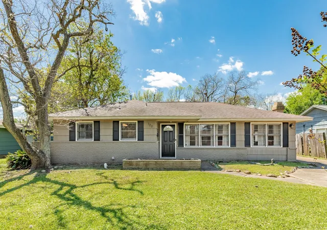 Photo 2 of Single family home for sale at 120 Palm Ln, Lake Jackson, TX 77566 | MLS# 59610243 | Listing updated on 2026-06-29