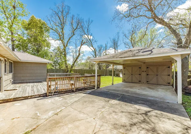 Photo 4 of Single family home for sale at 120 Palm Ln, Lake Jackson, TX 77566 | MLS# 59610243 | Listing updated on 2026-06-29