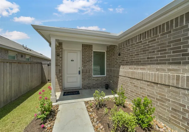 Photo 2 of Single family home for sale at 911 Lago Laceno Ln, Huffman, TX 77336 | MLS# 22904786 | Listing updated on 2026-09-20