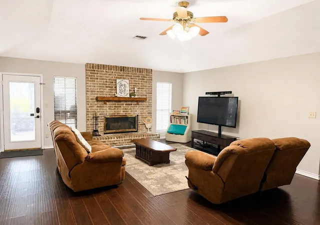 2nd image of 809 John Albert Dr, East Bernard, TX 77435 | MLS# 39910460