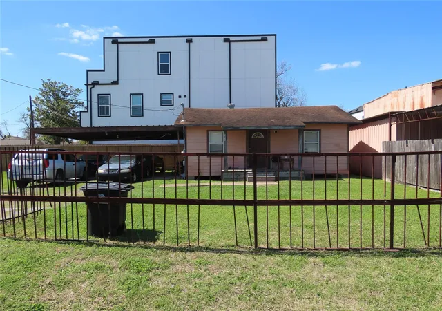2nd image of 4235 Elmwood St, Houston, TX 77051 | MLS# 48669932