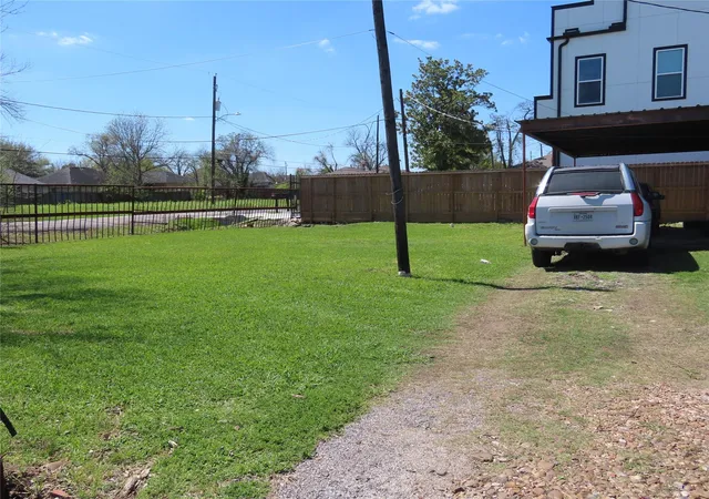 5th image of 4235 Elmwood St, Houston, TX 77051 | MLS# 48669932
