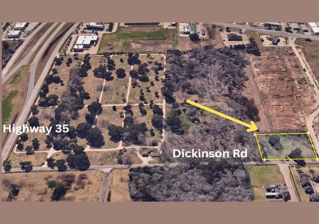 Homes for sale in Alvin, TX | 1300 Dickinson Rd, Alvin, TX 77511 | MLS# 28316180