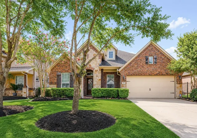 1st image of 38 S Pinto Point Cir, Spring, TX 77389 | MLS# 34359652