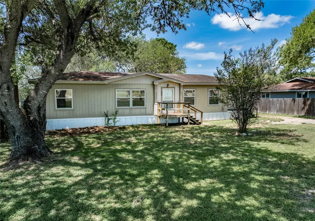 1st image of 424 Ellinger Rd, La Grange, TX 78945 | MLS# 21206402