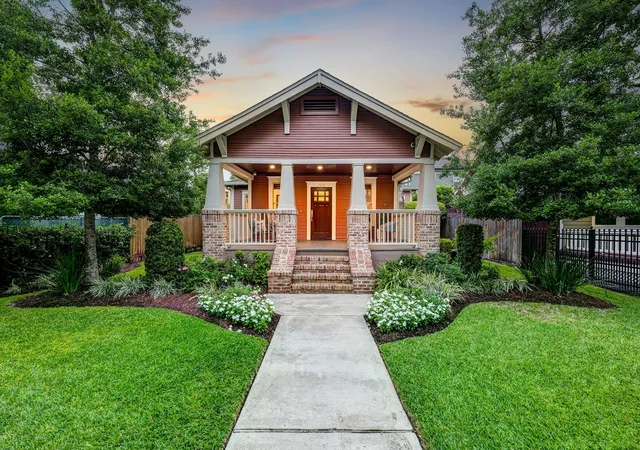 Photo 1 of Sale Pending at 1615 Columbia St, Houston, TX 77008 | MLS# 49711661 | Listing updated on 2026-09-16