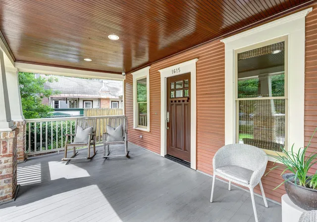 Photo 3 of Sale Pending at 1615 Columbia St, Houston, TX 77008 | MLS# 49711661 | Listing updated on 2026-09-16