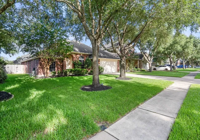Photo 2 of Single family home for sale at 4902 Bonny Loch Ln, Houston, TX 77084 | MLS# 70611527 | Listing updated on 2026-09-08