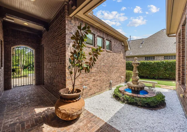 3rd image of 43 Overland Heath Dr, Tomball, TX 77375 | MLS# 18597474