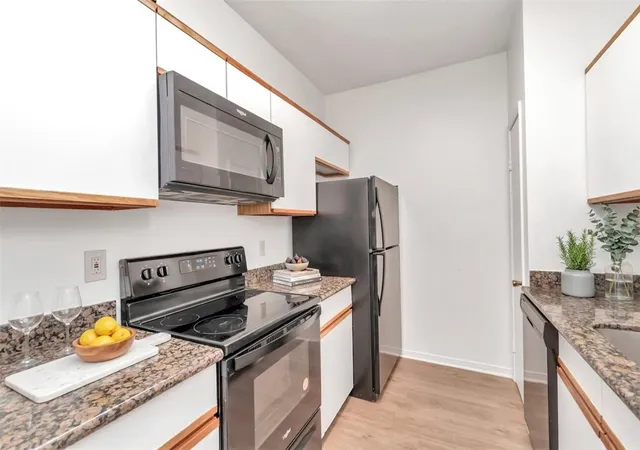 5th image of 9800 Pagewood Ln, Houston, TX 77042