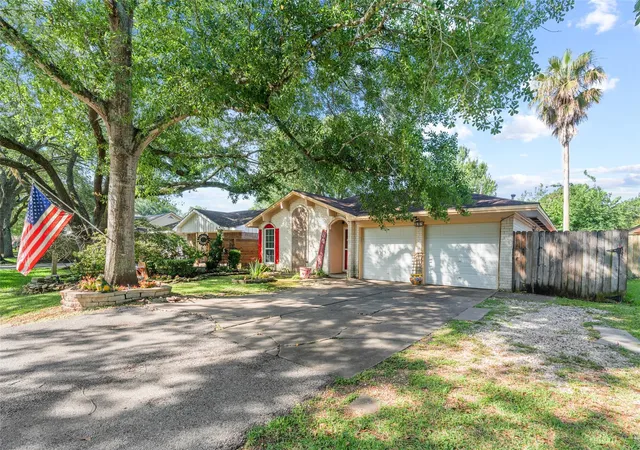 Photo 3 of Single family home for sale at 609 David Ave, League City, TX 77573 | MLS# 50244377 | Listing updated on 2026-08-23