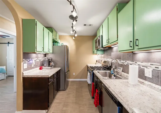 Photo 4 of Single family home for sale at 609 David Ave, League City, TX 77573 | MLS# 50244377 | Listing updated on 2026-08-23