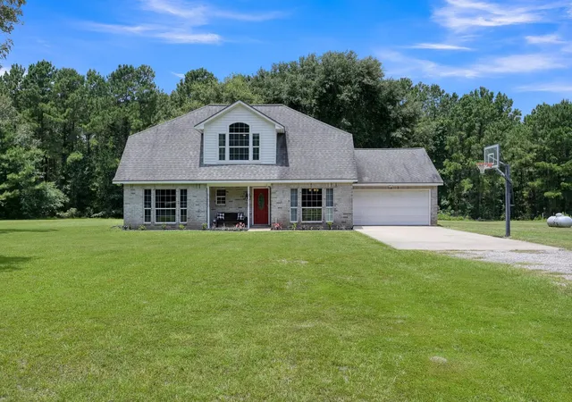 Photo 3 of Single family home for sale at 14909 Pine Tree Rd, Montgomery, TX 77356 | MLS# 12683532 | Listing updated on 2026-09-20