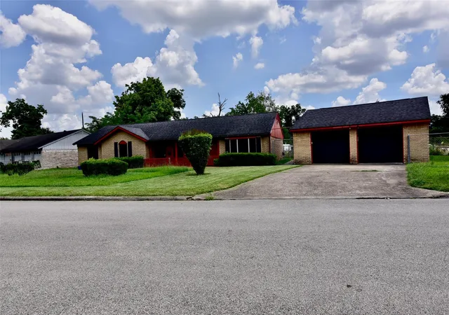 1st image of 134 Weatherly Wy, Houston, TX 77022 | MLS# 42294163