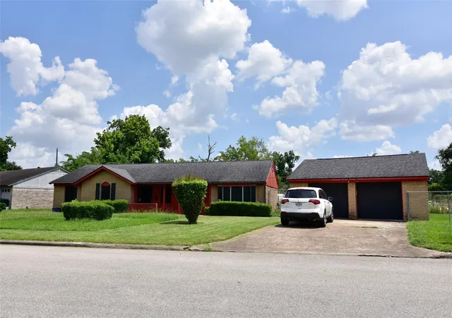 2nd image of 134 Weatherly Wy, Houston, TX 77022 | MLS# 42294163