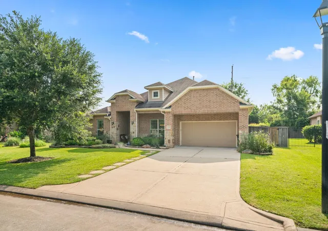 Photo 1 of Sale Pending at 32219 Waterford Crst Ln, Fulshear, TX 77441 | MLS# 14018578 | Listing updated on 2026-09-23