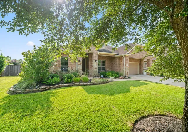 Photo 2 of Sale Pending at 32219 Waterford Crst Ln, Fulshear, TX 77441 | MLS# 14018578 | Listing updated on 2026-09-23