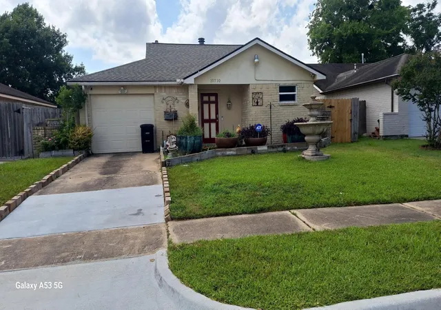 Homes for sale in Sugar Land, TX | 10710 Parkland Woods Dr Dr, Sugar Land, TX 77498 | MLS# 45635421