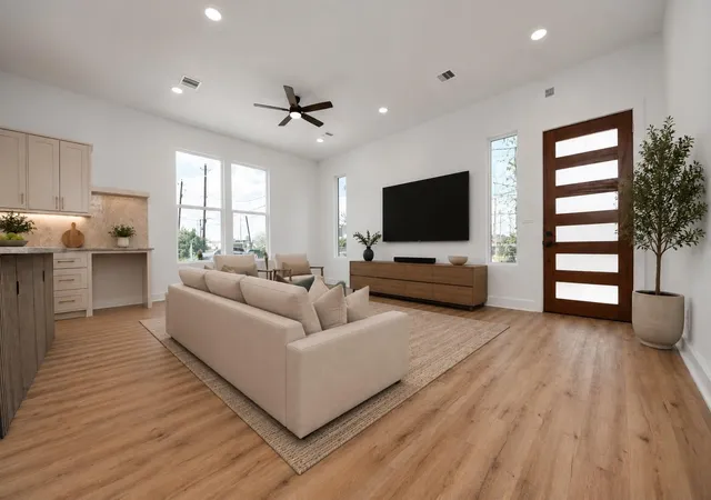 4th image of 1912 Semmes St, Houston, TX 77026 | MLS# 83430387