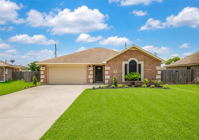 1st image of 4114 Twin Dr E, Santa Fe, TX 77510 | MLS# 46519431