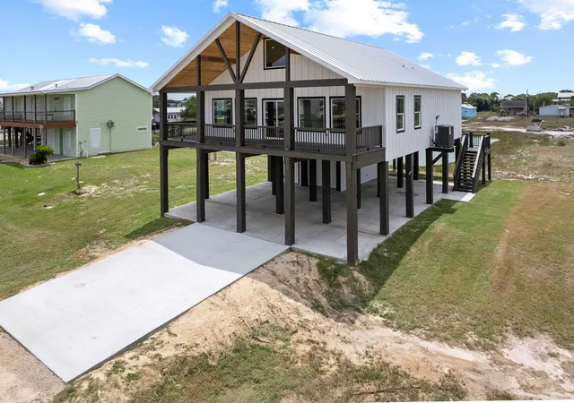 3rd image of 809 W Taylor Ave, Port O Connor, TX 77982 | MLS# 91084280