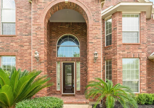 Photo 3 of Single family home for sale at 5307 Amber Sky Ln, Rosharon, TX 77583 | MLS# 16834011 | Listing updated on 2026-08-27