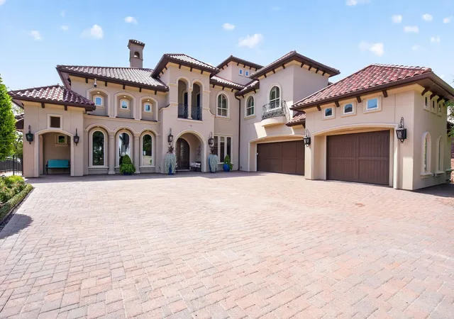 Photo 2 of Mansion for sale at 116 W Shore Ln, Montgomery, TX 77356 | MLS# 96490720 | Listing updated on 2026-09-20