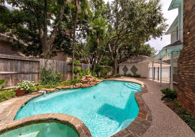 4th image of 14 Sterling Ct, Sugar Land, TX 77479 | MLS# 64754553