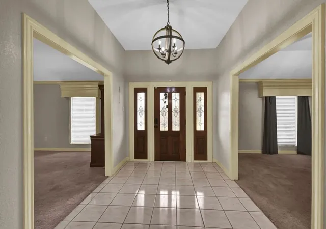 2nd image of 327 Live Oak Ln, Lake Jackson, TX 77566 | MLS# 24772325