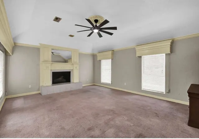4th image of 327 Live Oak Ln, Lake Jackson, TX 77566 | MLS# 24772325