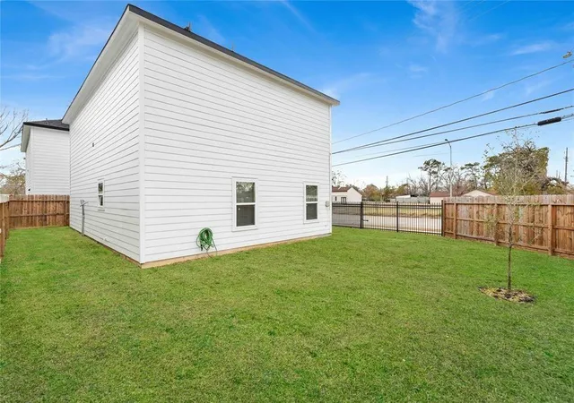 Photo 2 of Sale Pending at 6320 Laura Koppe Rd, Houston, TX 77016 | MLS# 50947620 | Listing updated on 2026-09-08