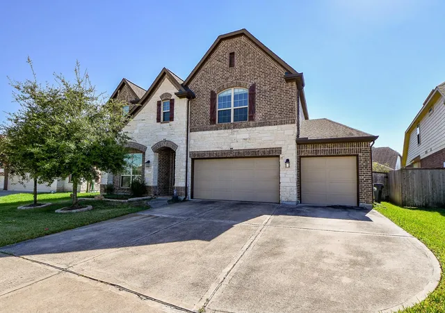 Photo 1 of Single family home for sale at 2446 Flowering Brk Ln, Sugar Land, TX 77479 | MLS# 27113179 | Listing updated on 2026-09-27