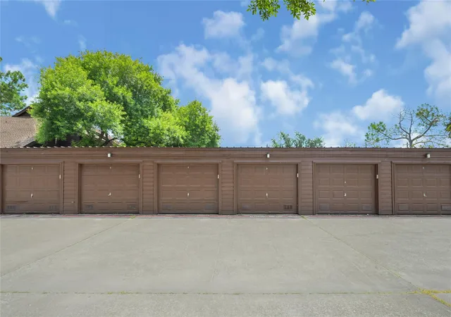 Homes for sale in League City, TX | 647 Davis Rd, League City, TX 77573 | MLS# 73786838