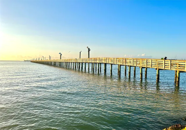 4th image of 727 N Bayshore Dr, La Porte, TX 77571 | MLS# 70445990