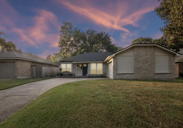 2nd image of 2903 Parkwood Manor Dr, Kingwood, TX 77339 | MLS# 88576622