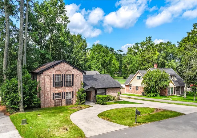 2nd image of 814 Stone Mountain Dr, Conroe, TX 77302 | MLS# 3963456